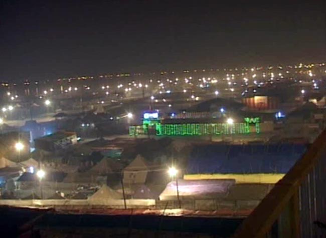 संगम पर महाकुंभ की भव्‍य तैयारियों का नजारा