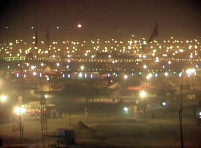 संगम पर महाकुंभ की भव्‍य तैयारियों का नजारा