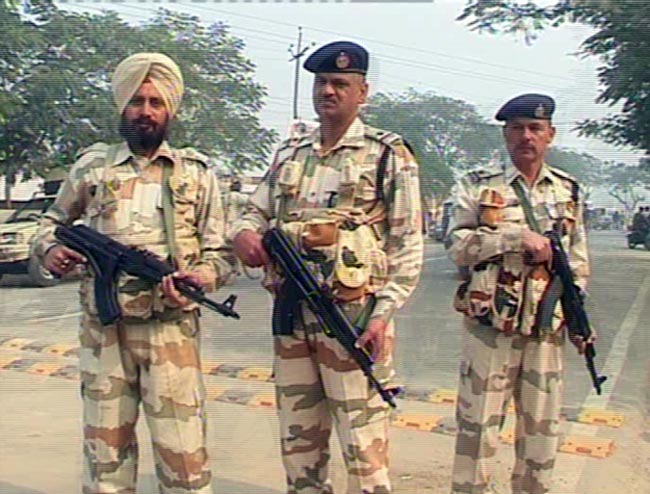 संगम पर महाकुंभ की भव्‍य तैयारियों का नजारा