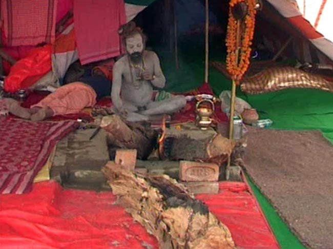 संगम पर महाकुंभ की भव्‍य तैयारियों का नजारा