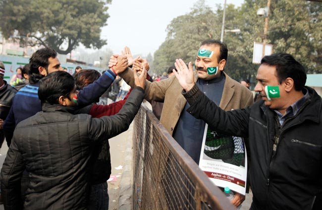 कोटला में गेंदबाजों का कमाल, जीता भारत | पढ़ें