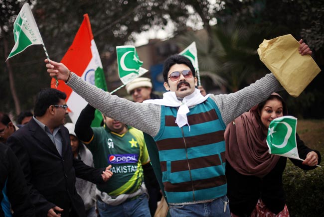 कोटला में गेंदबाजों का कमाल, जीता भारत | पढ़ें