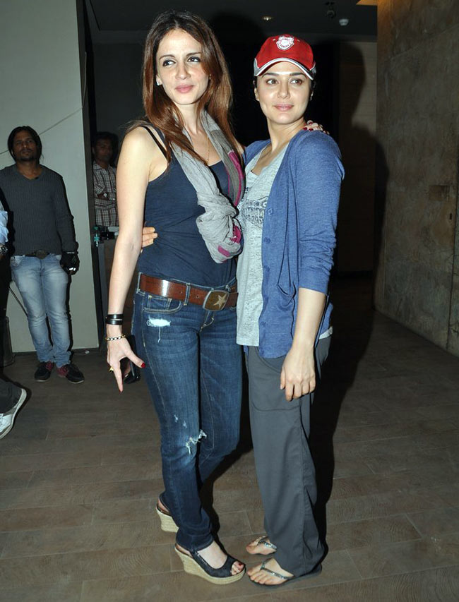 'इनकार' की स्पेशल स्क्रीनिंग में पहुंचे सितारे | फर्स्ट लुक