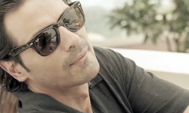 'इनकार' का फर्स्ट लुक | चित्रांगदा सिंह की खूबसूरती