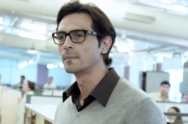 'इनकार' का फर्स्ट लुक | चित्रांगदा सिंह की खूबसूरती