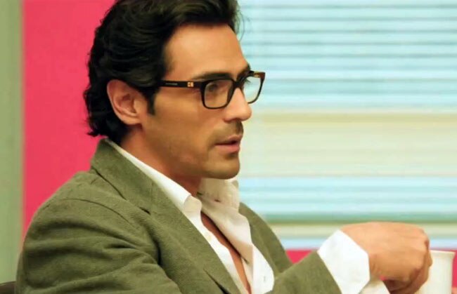 'इनकार' का फर्स्ट लुक | चित्रांगदा सिंह की खूबसूरती