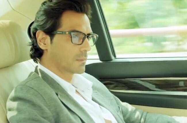 'इनकार' का फर्स्ट लुक | चित्रांगदा सिंह की खूबसूरती