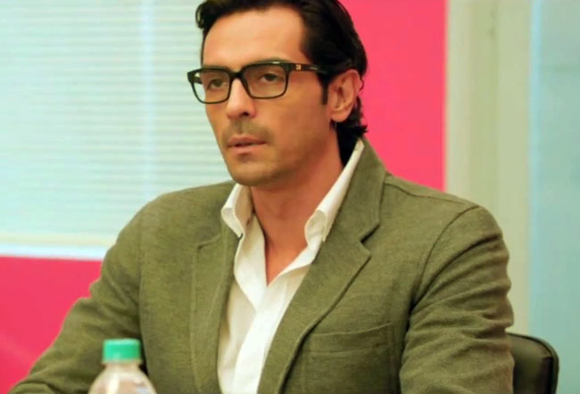 'इनकार' का फर्स्ट लुक | चित्रांगदा सिंह की खूबसूरती