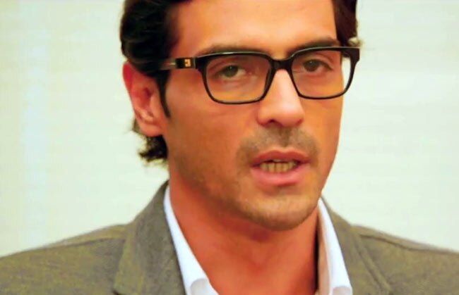 'इनकार' का फर्स्ट लुक | चित्रांगदा सिंह की खूबसूरती