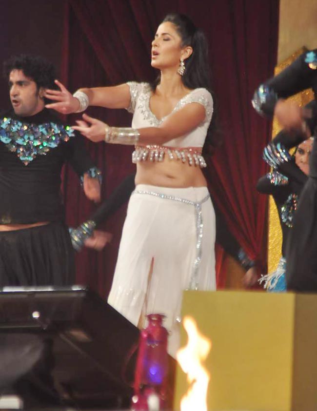 उमंग 2013 में कैटरीना ने खूब लगाए ठुमके  | कैटरीना की अदाएं