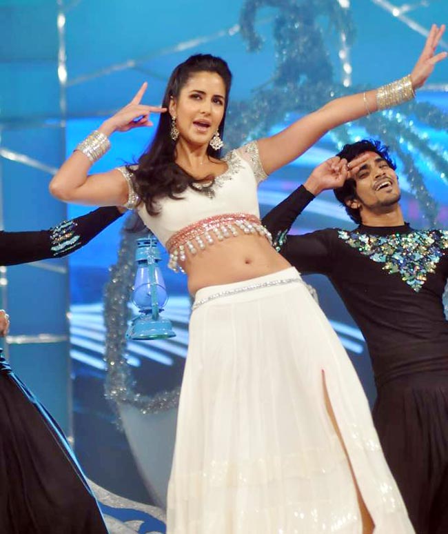 उमंग 2013 में कैटरीना ने खूब लगाए ठुमके  | कैटरीना की अदाएं