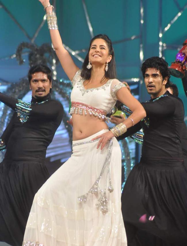 उमंग 2013 में कैटरीना ने खूब लगाए ठुमके  | कैटरीना की अदाएं