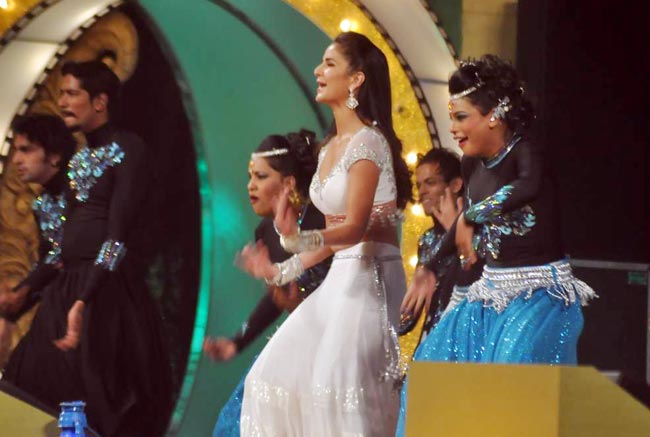 उमंग 2013 में कैटरीना ने खूब लगाए ठुमके  | कैटरीना की अदाएं