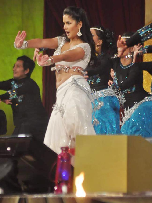 उमंग 2013 में कैटरीना ने खूब लगाए ठुमके  | कैटरीना की अदाएं