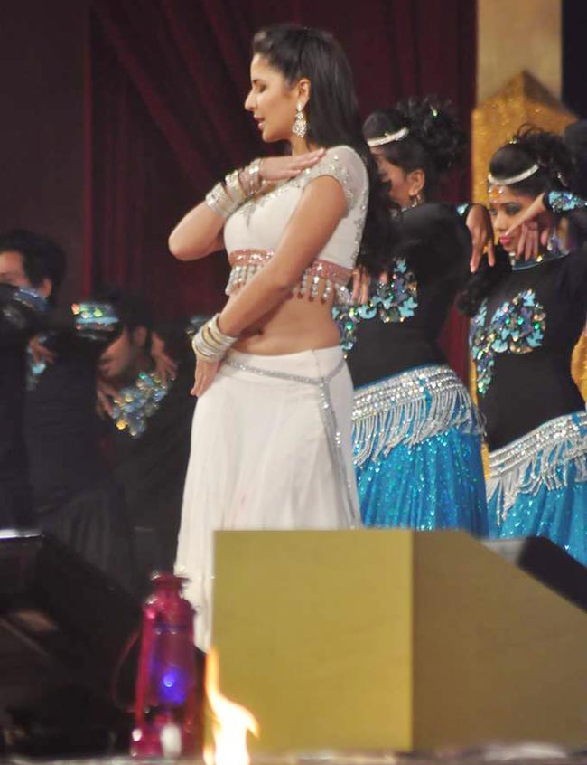 उमंग 2013 में कैटरीना ने खूब लगाए ठुमके  | कैटरीना की अदाएं