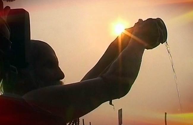 शाही स्नान के साथ आस्था का महाकुंभ शुरू