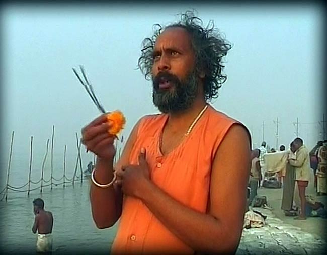 शाही स्नान के साथ आस्था का महाकुंभ शुरू