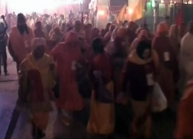 शाही स्नान के साथ आस्था का महाकुंभ शुरू