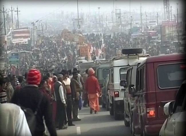 शाही स्नान के साथ आस्था का महाकुंभ शुरू