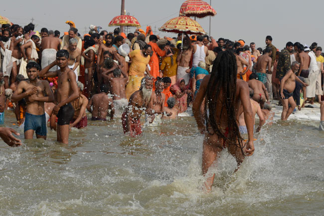 महाकुंभः आस्था, उमंग और कमाई का महापर्व | महाकुंभ पर विशेष