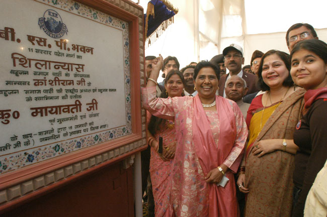 मायावती की अनदेखी तस्वीरें | पार्क प्रेम