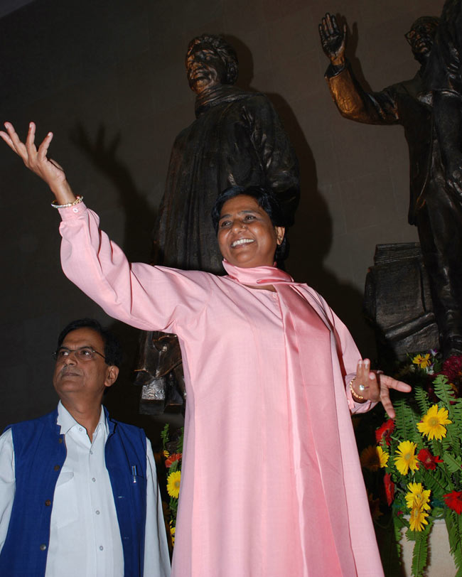 मायावती की अनदेखी तस्वीरें | पार्क प्रेम