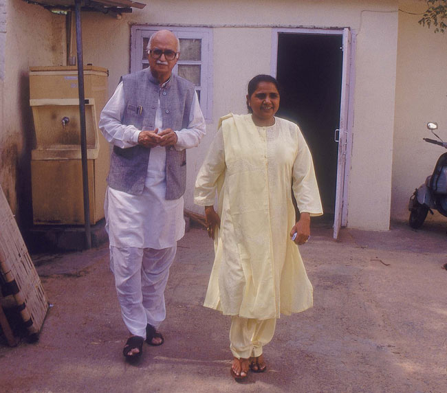 मायावती की अनदेखी तस्वीरें | पार्क प्रेम