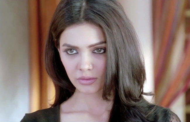 'मर्डर-3' का फर्स्ट लुक | बढ़ी 'मर्डर 3' की धमक