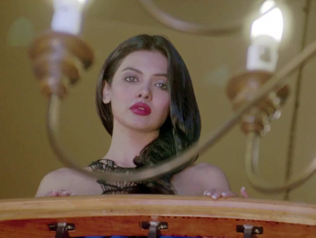 'मर्डर-3' का फर्स्ट लुक | बढ़ी 'मर्डर 3' की धमक