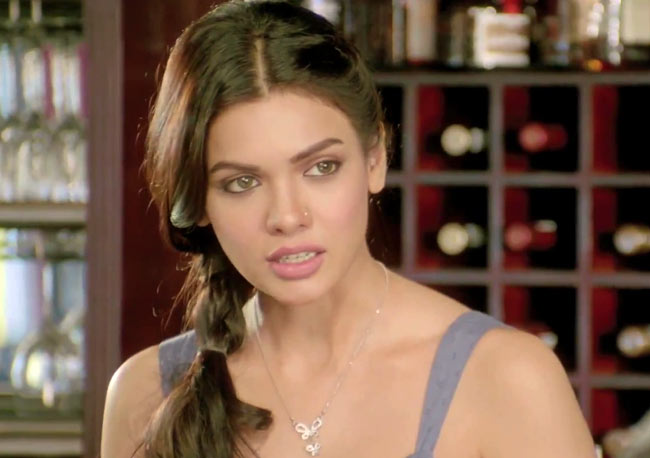 'मर्डर-3' का फर्स्ट लुक | बढ़ी 'मर्डर 3' की धमक