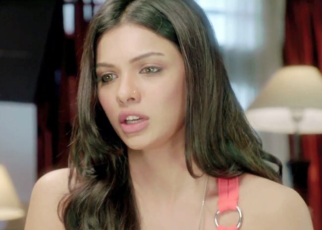 'मर्डर-3' का फर्स्ट लुक | बढ़ी 'मर्डर 3' की धमक