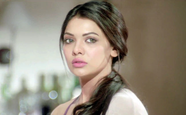 'मर्डर-3' का फर्स्ट लुक | बढ़ी 'मर्डर 3' की धमक