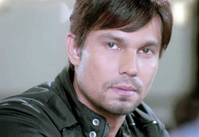 'मर्डर-3' का फर्स्ट लुक | बढ़ी 'मर्डर 3' की धमक