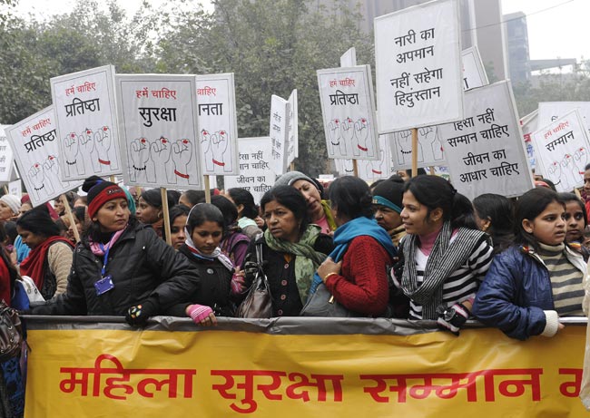 2 जनवरी 2013: तस्वीरों में दिनभर की बड़ी खबरें