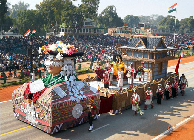 गणतंत्र दिवस: दिखी भारत की सैन्य ताकत, सांस्कृतिक विविधता