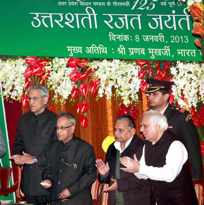 यूपी विधानमंडल में राष्‍ट्रपति प्रणब मुखर्जी का संबोधन...