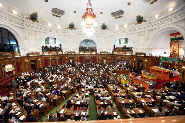 यूपी विधानमंडल में राष्‍ट्रपति प्रणब मुखर्जी का संबोधन...