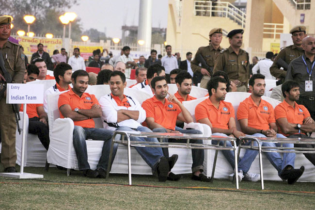 JSCA स्टेडियम के उद्घाटन पर धोनी ने बजाया ढोल