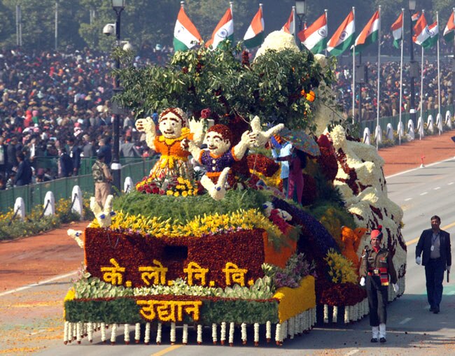 गणतंत्र दिवस: दिखी भारत की सैन्य ताकत, सांस्कृतिक विविधता
