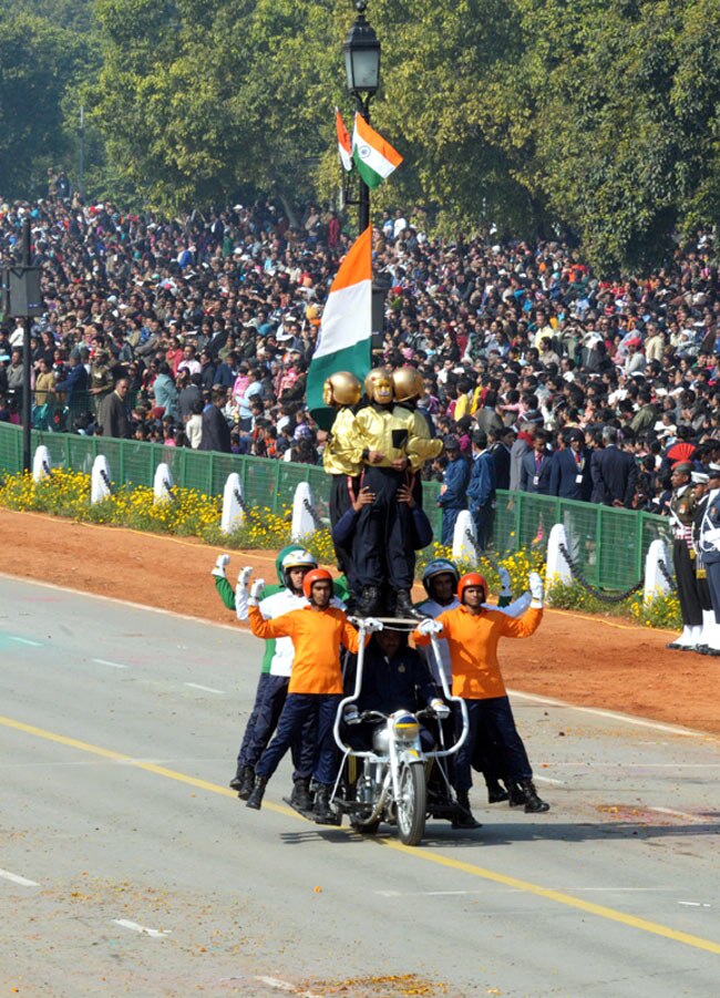 गणतंत्र दिवस: दिखी भारत की सैन्य ताकत, सांस्कृतिक विविधता