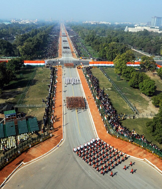 गणतंत्र दिवस: दिखी भारत की सैन्य ताकत, सांस्कृतिक विविधता