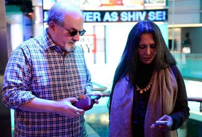 'मिडनाइट्स चिल्ड्रन' के प्रोमोशन पर सलमान रुश्दी