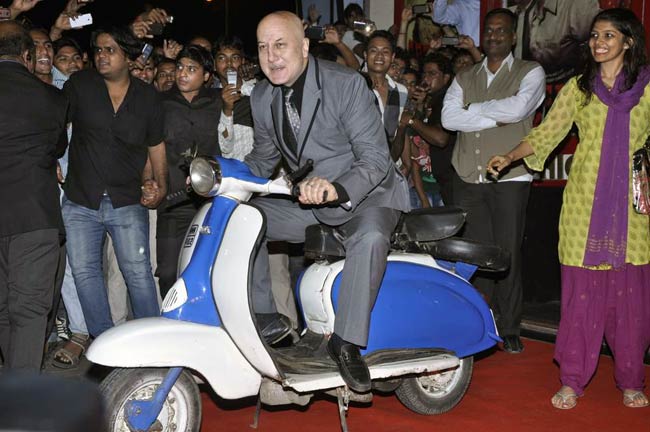 फिल्‍म 'स्‍पेशल-26' का म्‍यूजिक लॉन्‍च... | फर्स्‍ट लुक