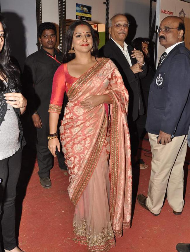 'उमंग 2013' में बॉलीवुड का जलवा  | ग्लैमर का तड़का