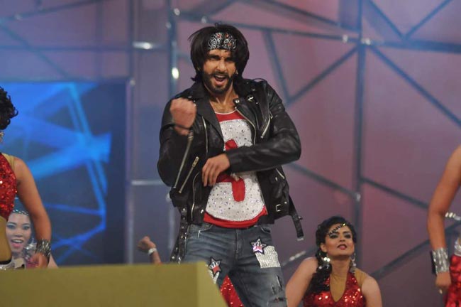 'उमंग 2013' में बॉलीवुड का जलवा  | ग्लैमर का तड़का