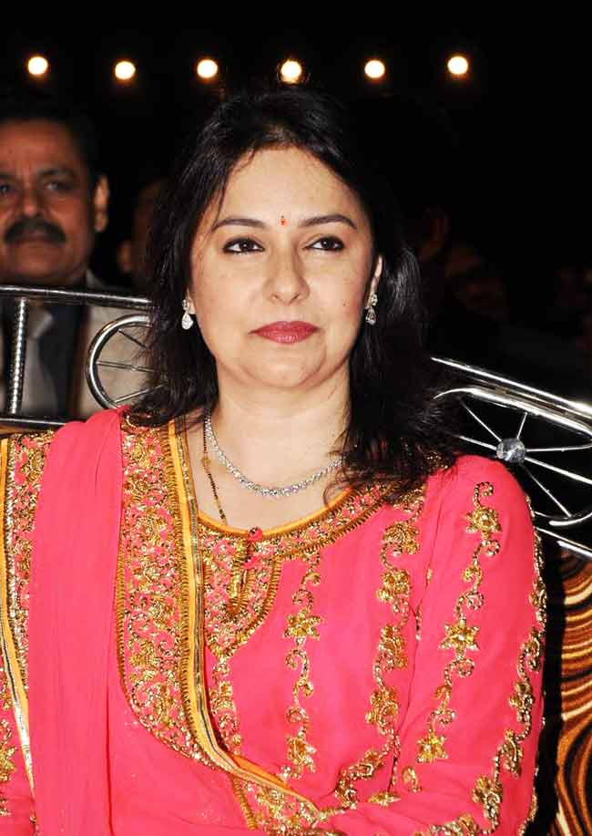 'उमंग 2013' में बॉलीवुड का जलवा  | ग्लैमर का तड़का