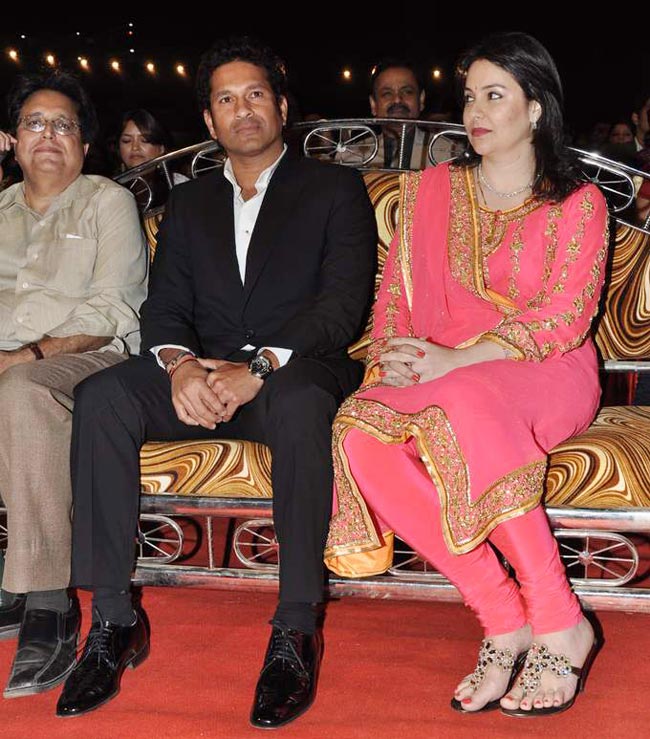 'उमंग 2013' में बॉलीवुड का जलवा  | ग्लैमर का तड़का