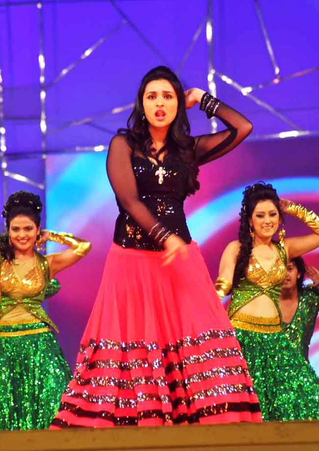 'उमंग 2013' में बॉलीवुड का जलवा  | ग्लैमर का तड़का