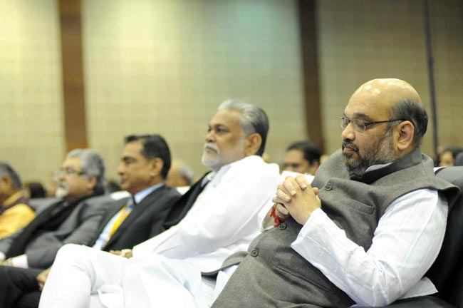 मोदी की ‘दूरदृष्टि’ के कायल हुए टाटा-अंबानी