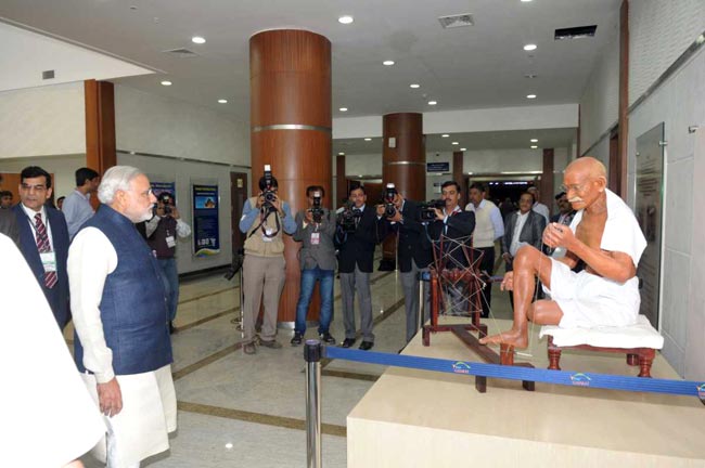 मोदी की ‘दूरदृष्टि’ के कायल हुए टाटा-अंबानी